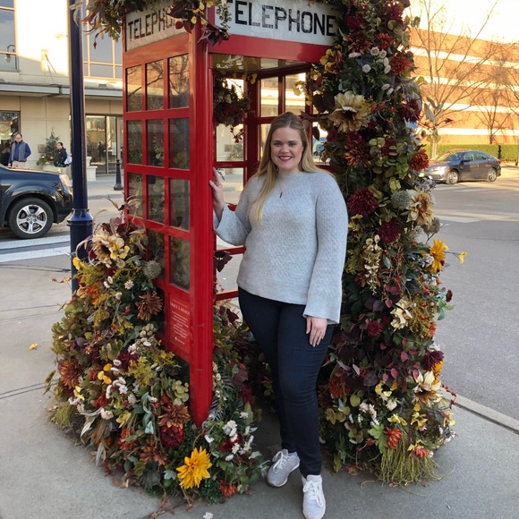 Meet the seller!! 😘 - Picture 7 of 8